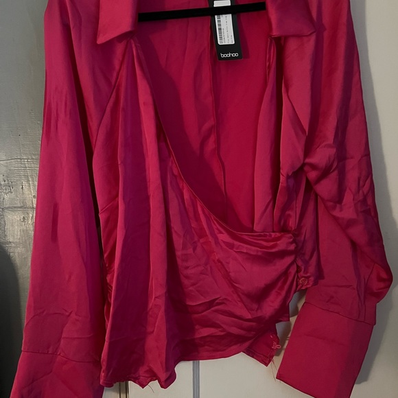 PLUS SATIN BUTTON SIDE CROP BLOUSE - Picture 3 of 5